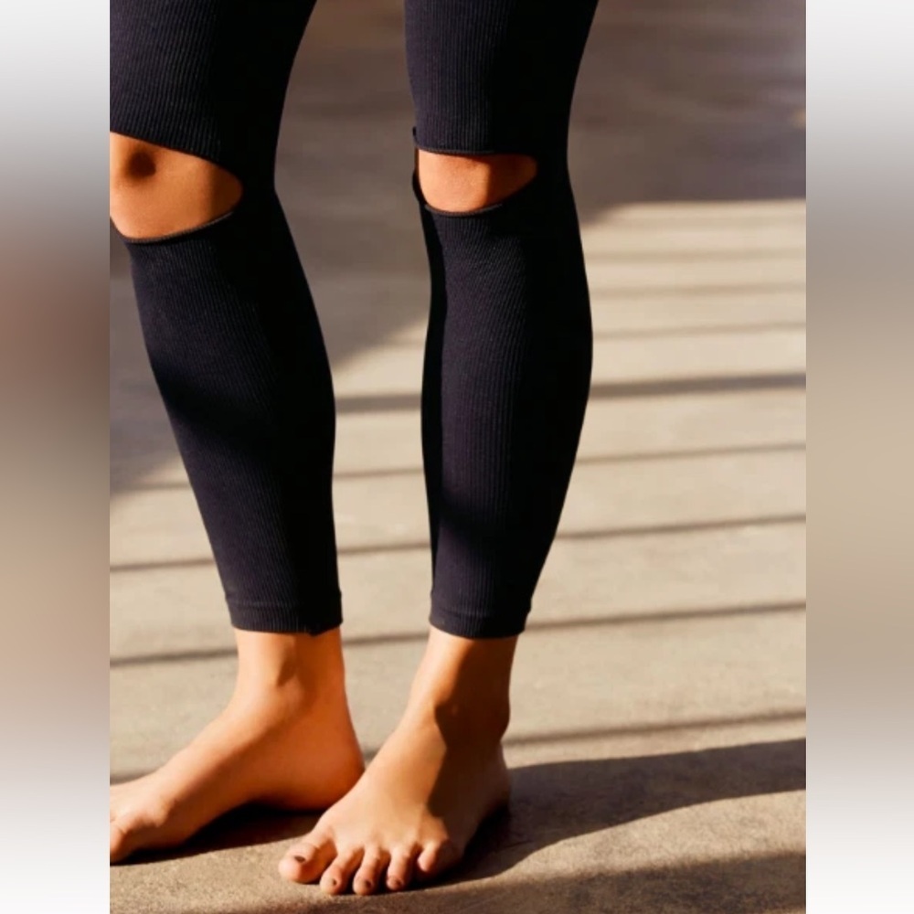FP Movement by Free People Black High-Rise Knee-Cut Leggings - Picture 4 of 14